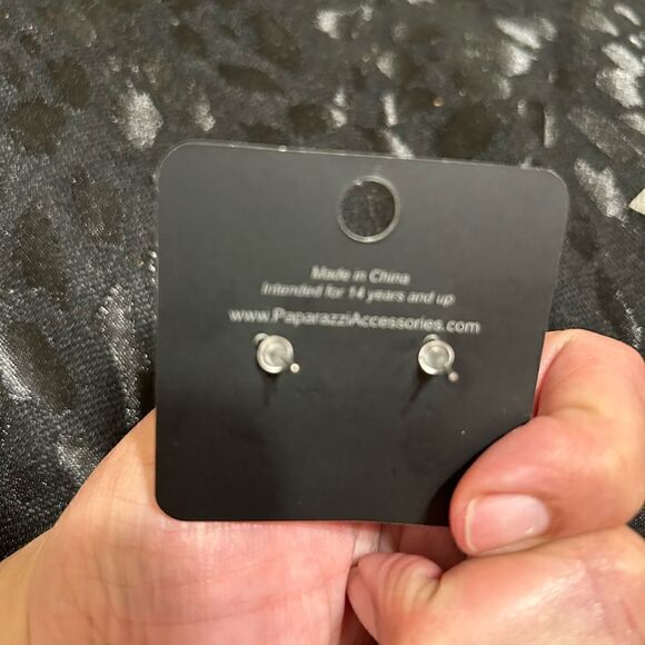 NWT Paparazzi Love Earrings - Picture 3 of 8